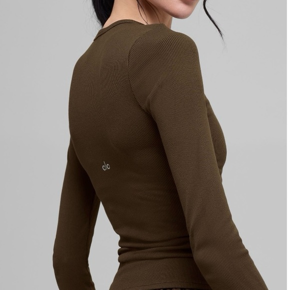 ALO Yoga Expresso Ribbed Modal Long Sleeve Size S (4-6) NWT - Picture 2 of 8